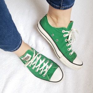 Kelly Green converse shoes size 8